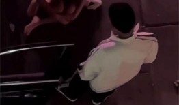 黄衣男子抖音爆料视频,黄衣男子爆料视频引发热议